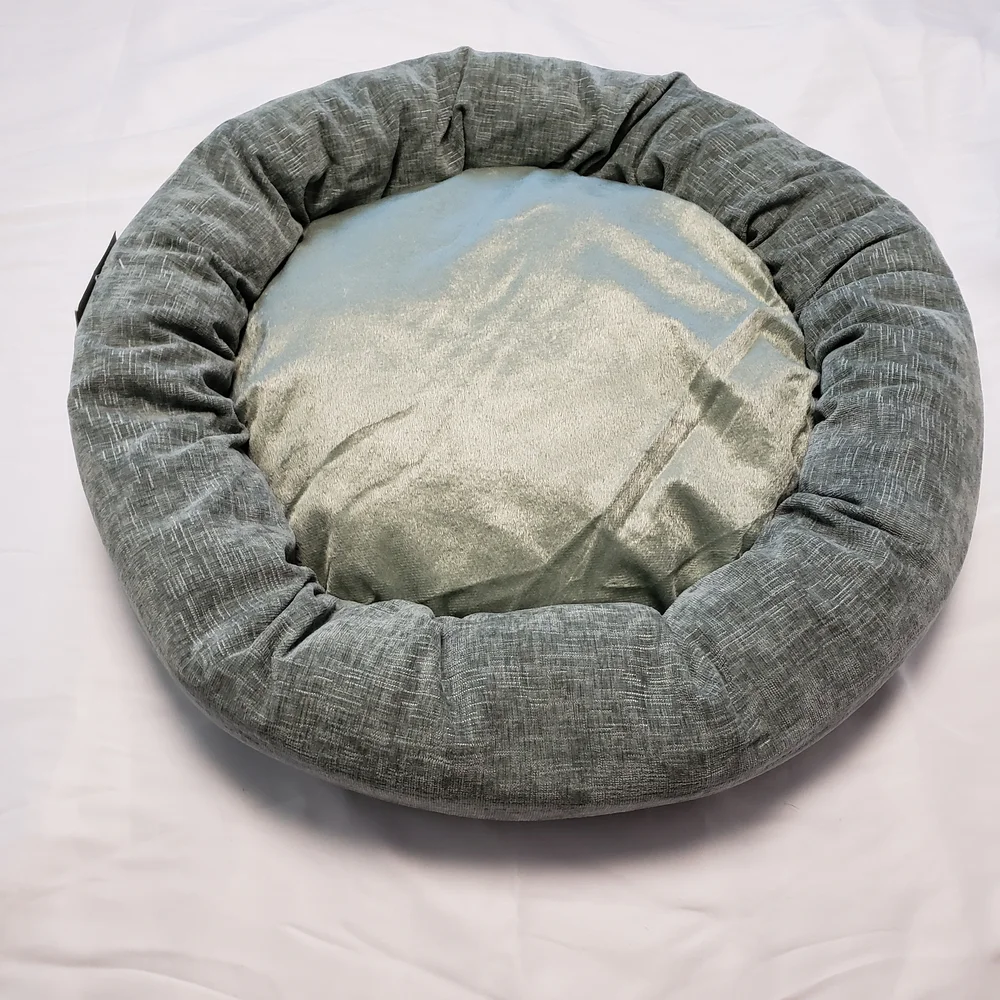 Paw Buddy & Co Plush Cozy Round Small Pet Bed.